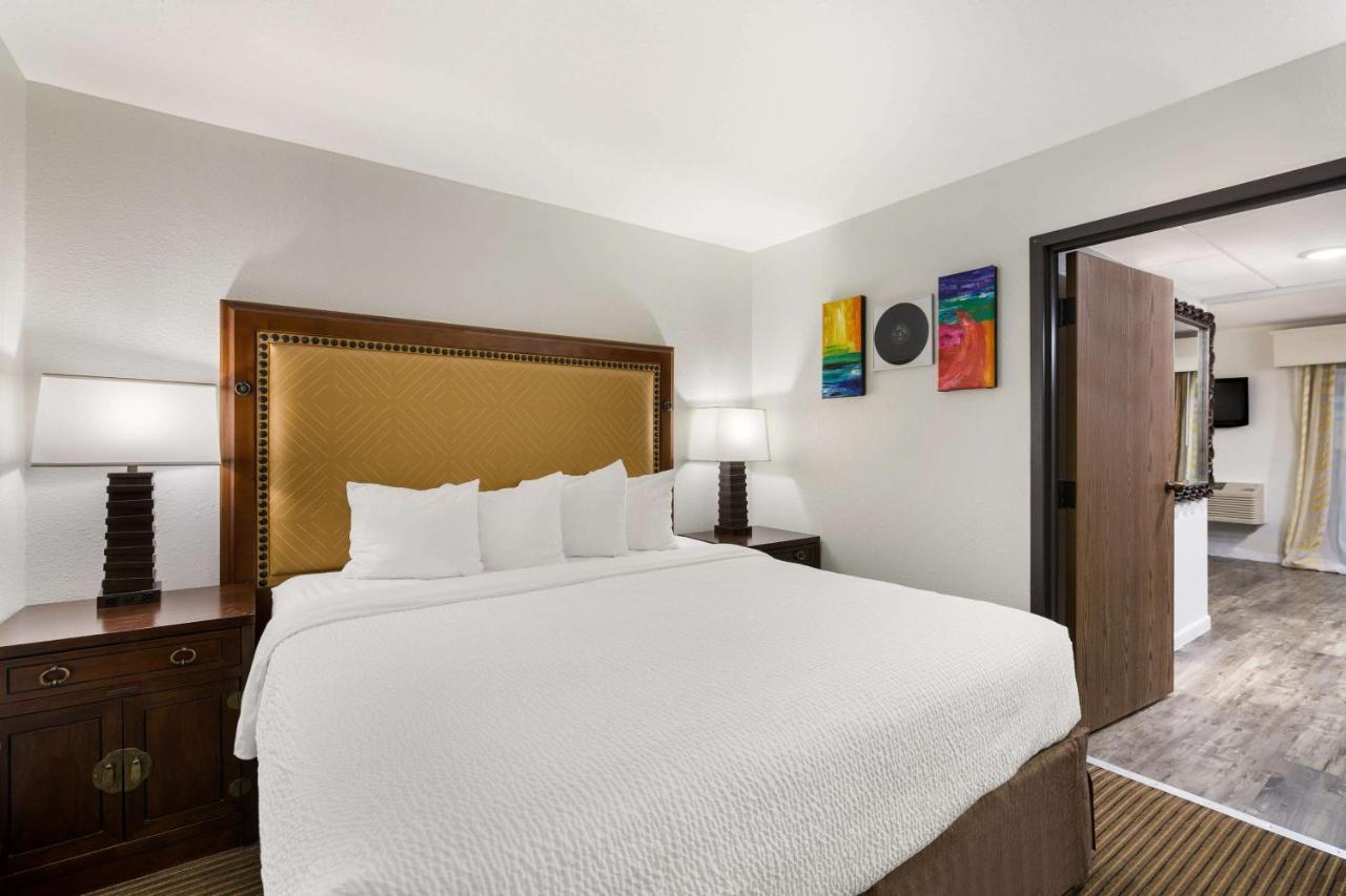Revel Hotel Minot, Surestay Collection By Best Western Extérieur photo